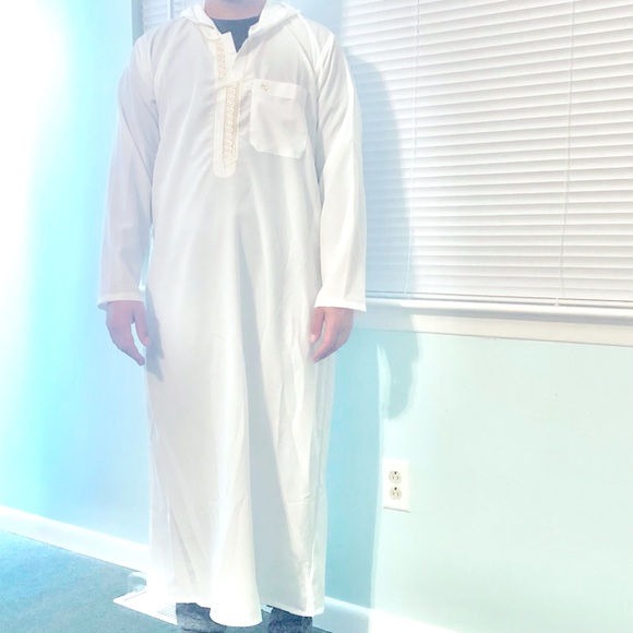 Mens Thob Abaya with Hood and Pocket White/Cream Embroidered Neck - Picture 7 of 8